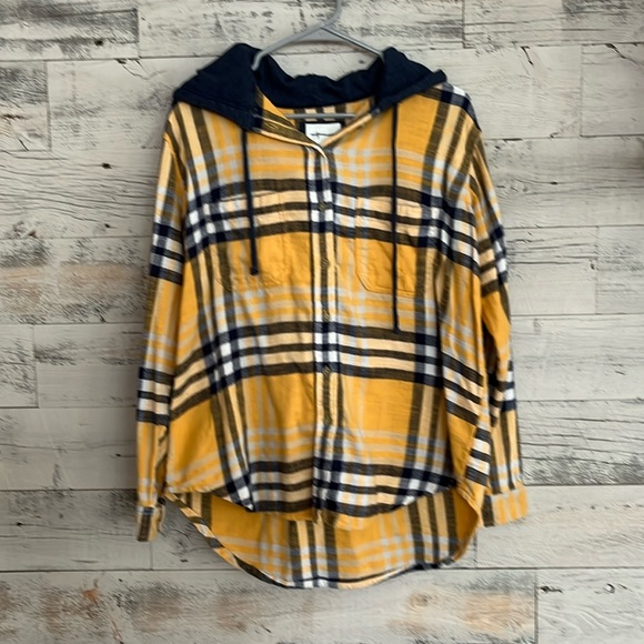 American Eagle Outfitters Tops - American Eagle women’s distressed button down hoodie . Size small